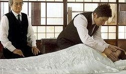 电影入殓师在线观看,生死之间，温情永存